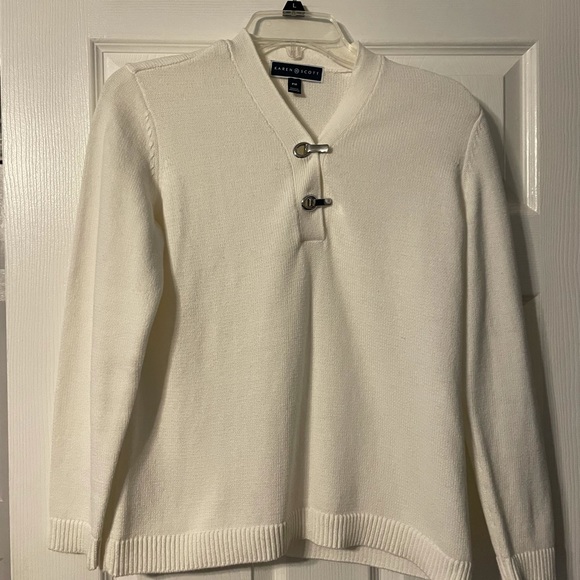 Karen Scott Sweaters - Karen Scott clasp sweater